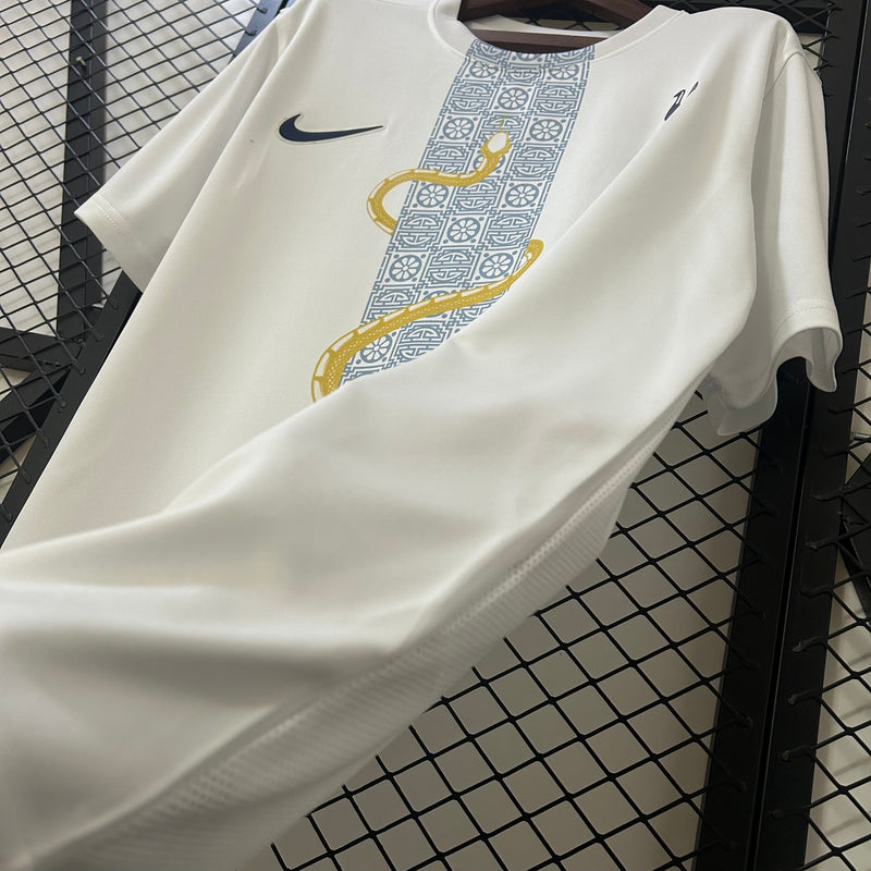 25/26 Tottenham Aquecimento